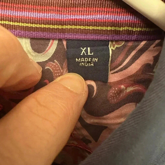 NWOT Robert Graham Dress Shirt THIS IS SOLD UNABLE TO DELETE - Picture 5 of 9